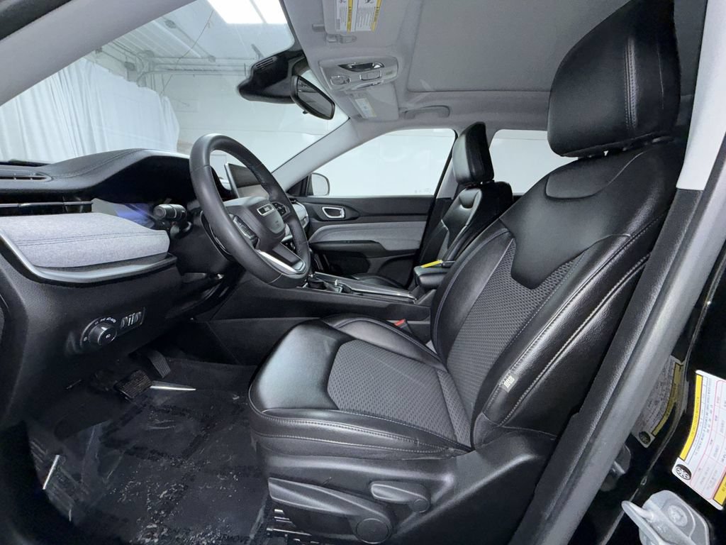 Used 2022 Jeep Compass Latitude w/ Sun and Sound Group AWD/4WD image 12