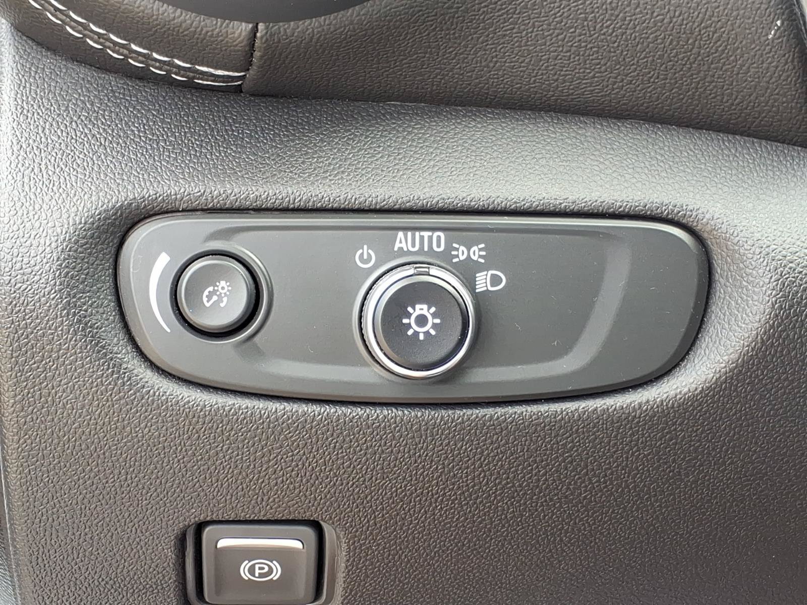 Used 2025 Chevrolet Blazer LT AWD/4WD image 16