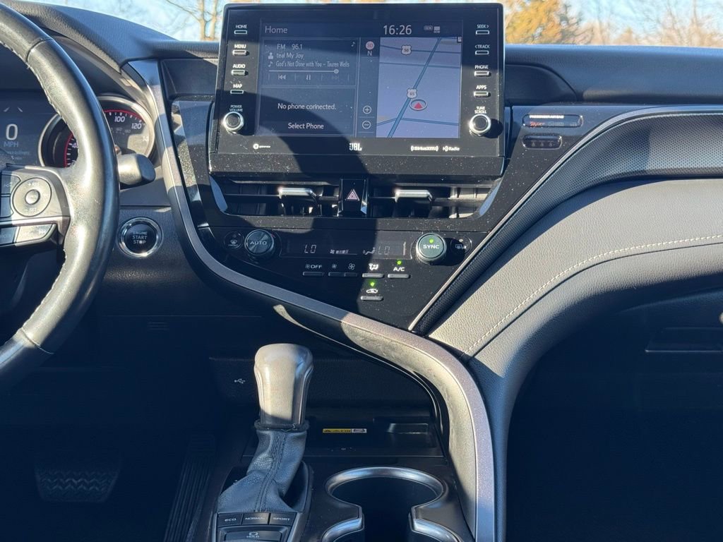 Used 2024 Toyota Camry XSE w/ Navigation Package image 18