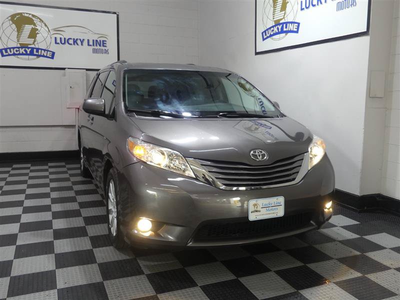 Used 2017 Toyota Sienna XLE Premium AWD/4WD image 5