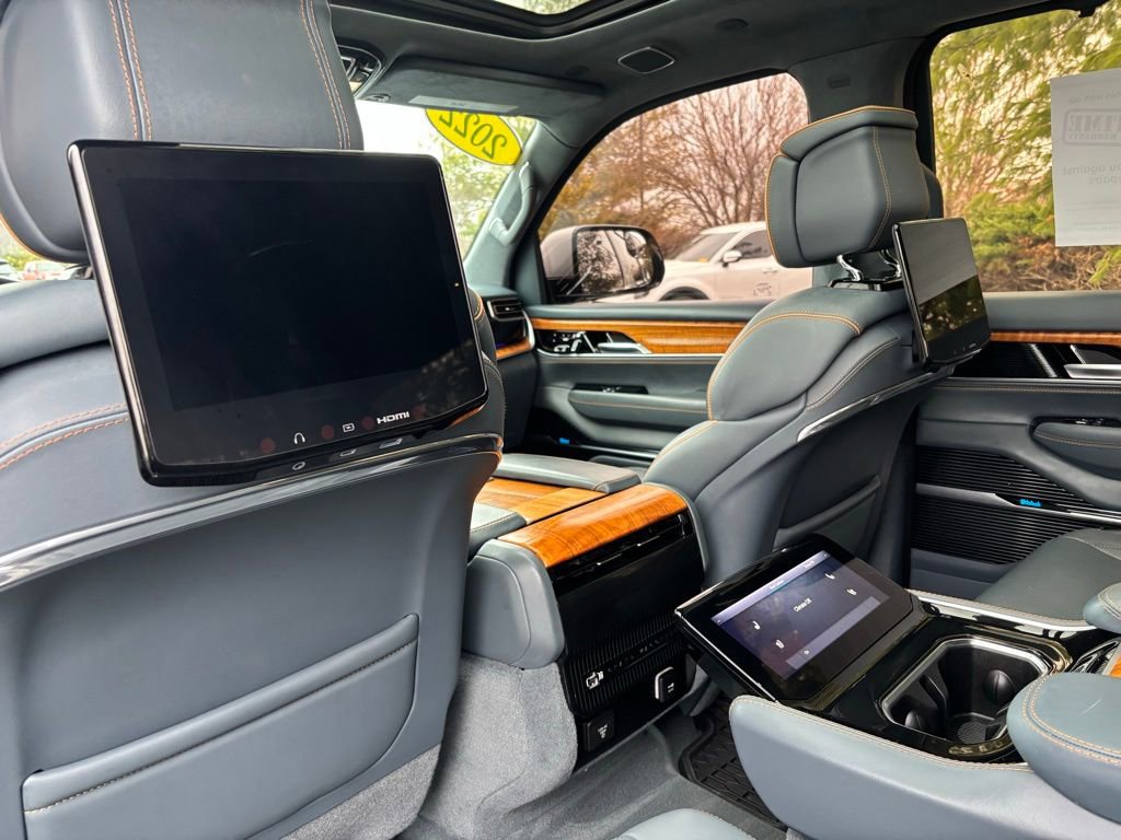 Used 2022 Jeep Grand Wagoneer Series III w/ Rear Seat Video Group 1 image 17