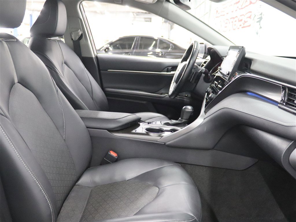 Used 2023 Toyota Camry XSE image 16