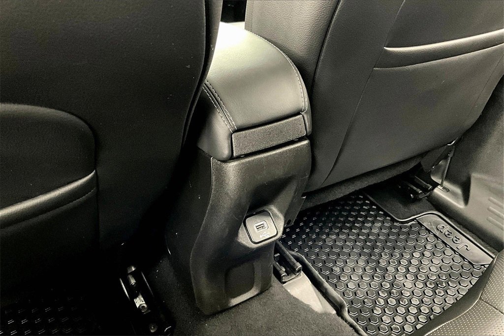 Used 2023 Jeep Renegade Limited image 33