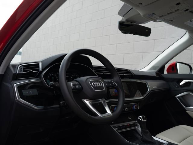 Used 2025 Audi Q3 2.0T Premium w/ Convenience Package image 4