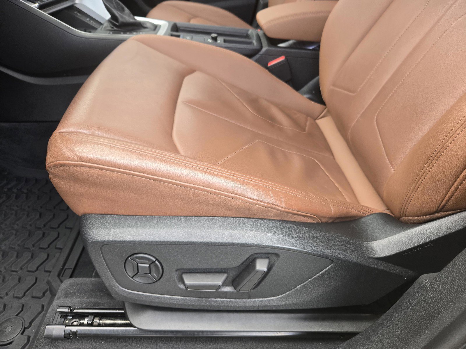 Used 2020 Audi Q3 2.0T Premium Plus w/ Premium Plus Package image 15