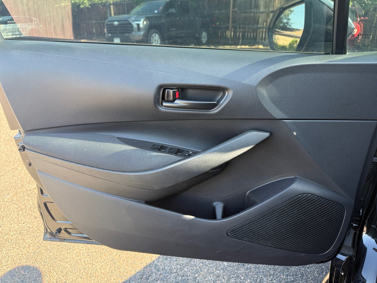 Used 2022 Toyota Corolla LE FWD image 13