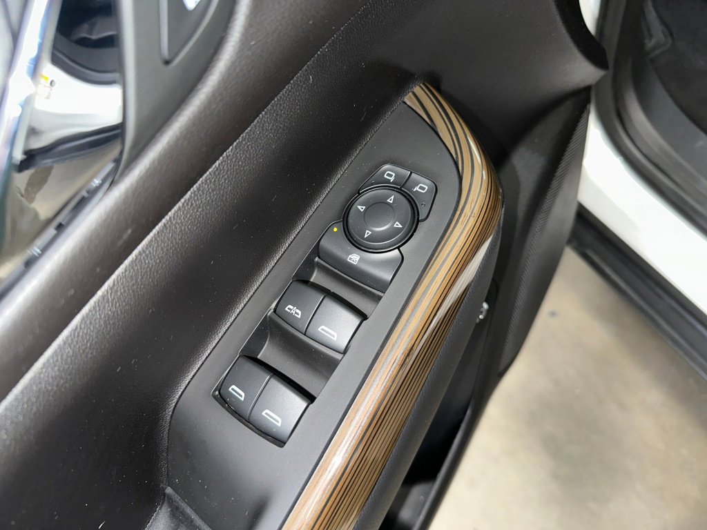 Certified 2023 GMC Acadia SLE w/ Driver Convenience Package image 5