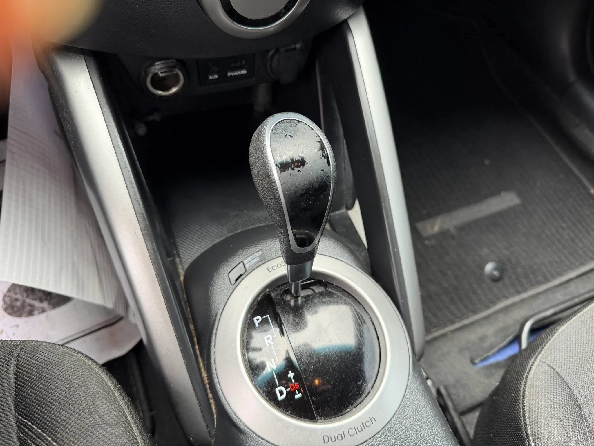 Used 2013 Hyundai Veloster FWD image 16
