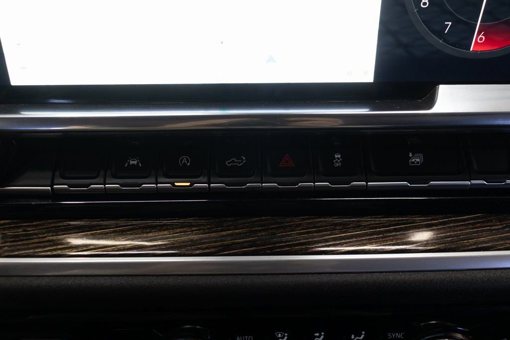 Used 2025 GMC Sierra 1500 Elevation image 32