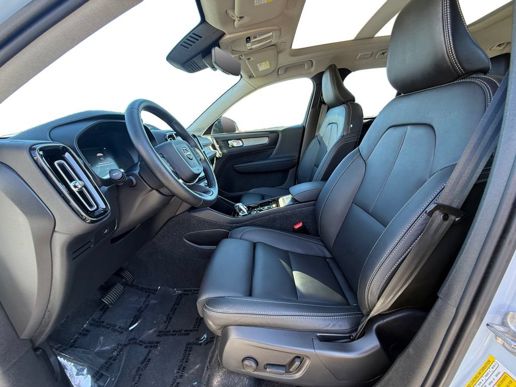Used 2026 Volvo XC40 B5 Plus AWD/4WD image 9