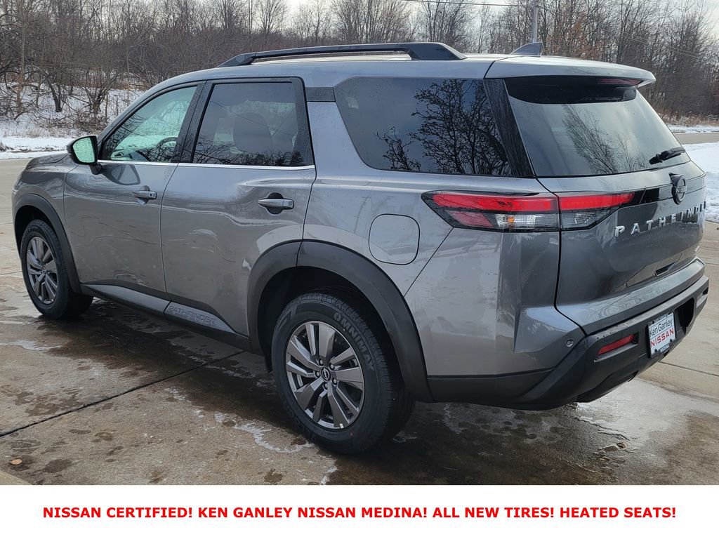 Certified 2025 Nissan Pathfinder SV image 5