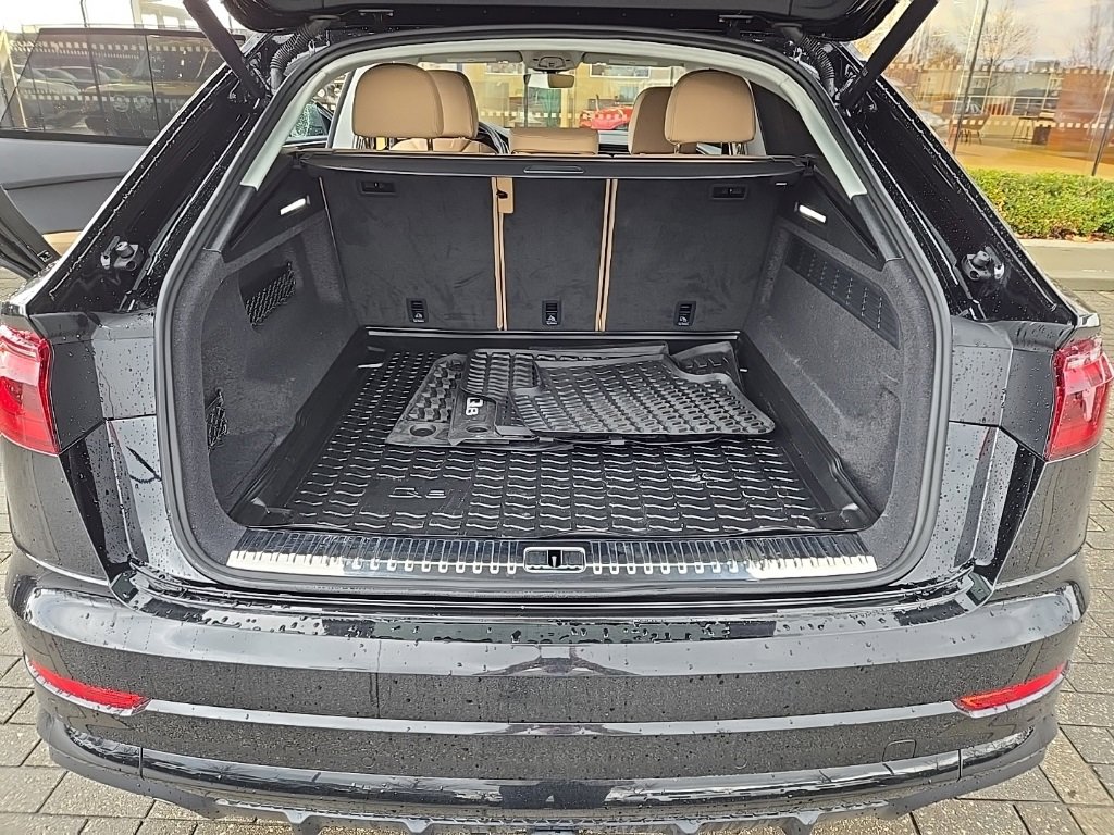 Used 2025 Audi Q8 Premium Plus image 18