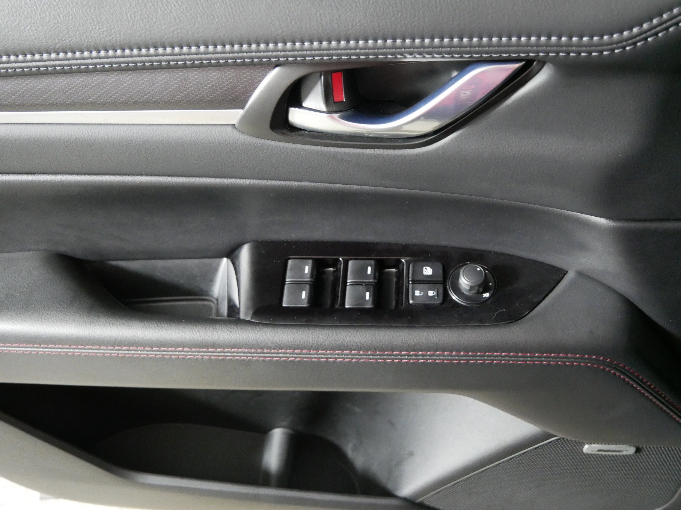 Used 2025 MAZDA CX-5 Carbon Edition image 19