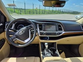 Used 2017 Toyota Highlander Limited AWD/4WD image 12