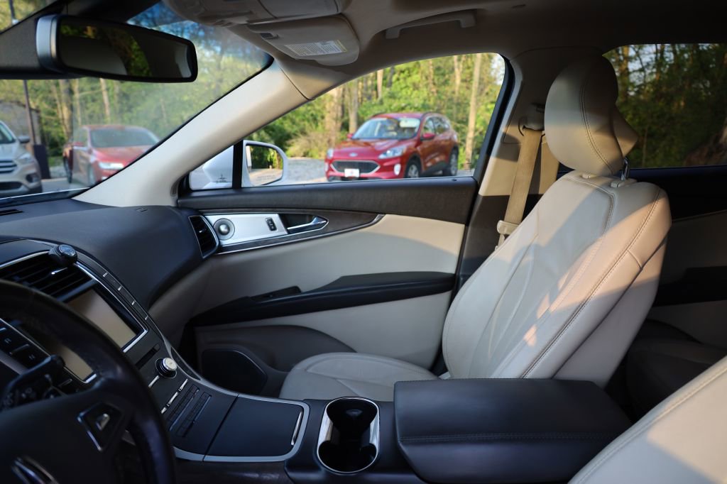 Used 2016 Lincoln MKX Reserve w/ Luxury Package image 14