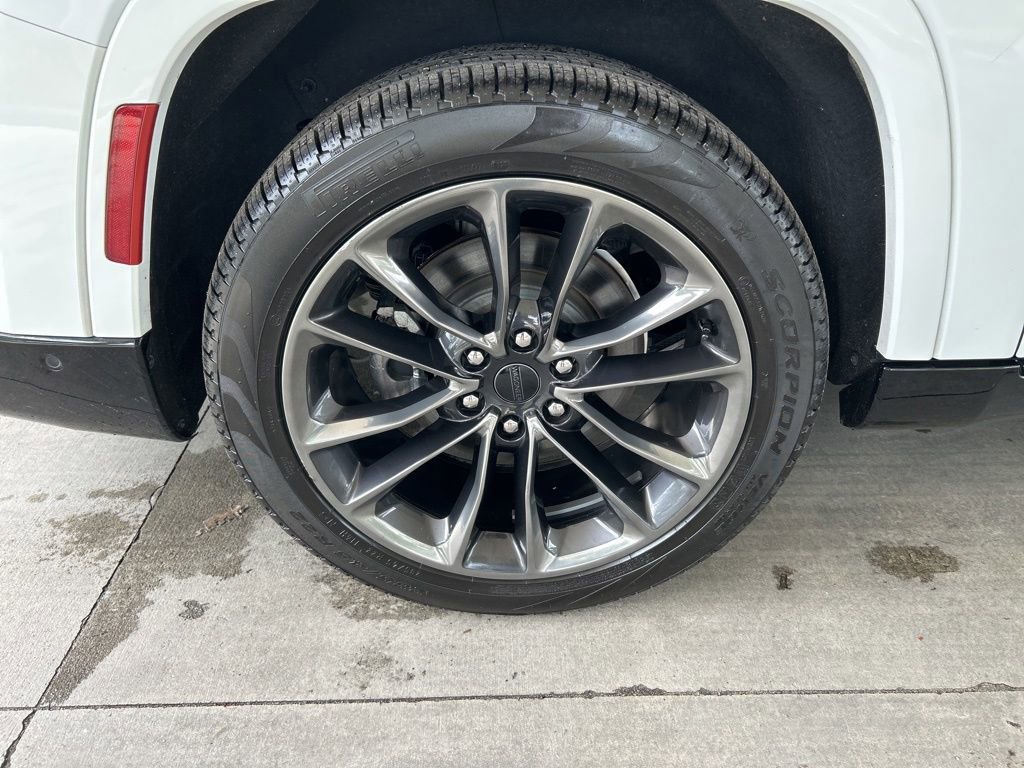 Used 2025 Jeep Grand Wagoneer L Series III w/ Rear Seat Video Group 1 image 24