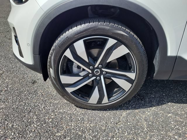 Used 2024 Volvo XC40 B5 Plus w/ Protection Package Premier AWD/4WD image 5