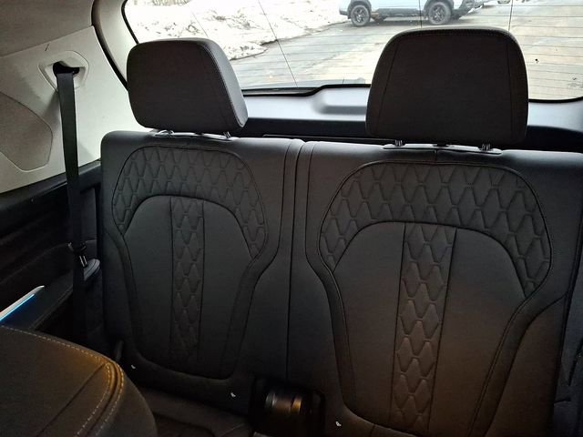 Used 2025 BMW X7 xDrive40i image 12