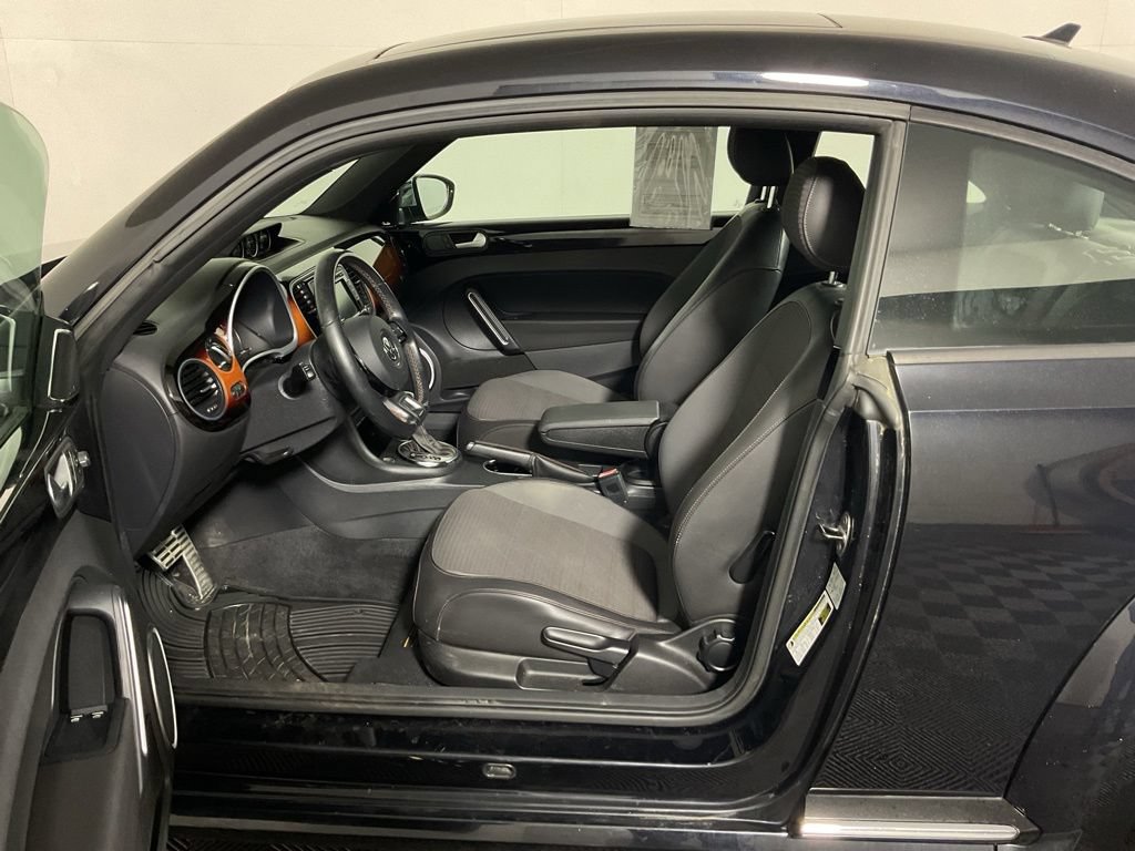 Used 2013 Volkswagen Beetle Turbo FWD image 20