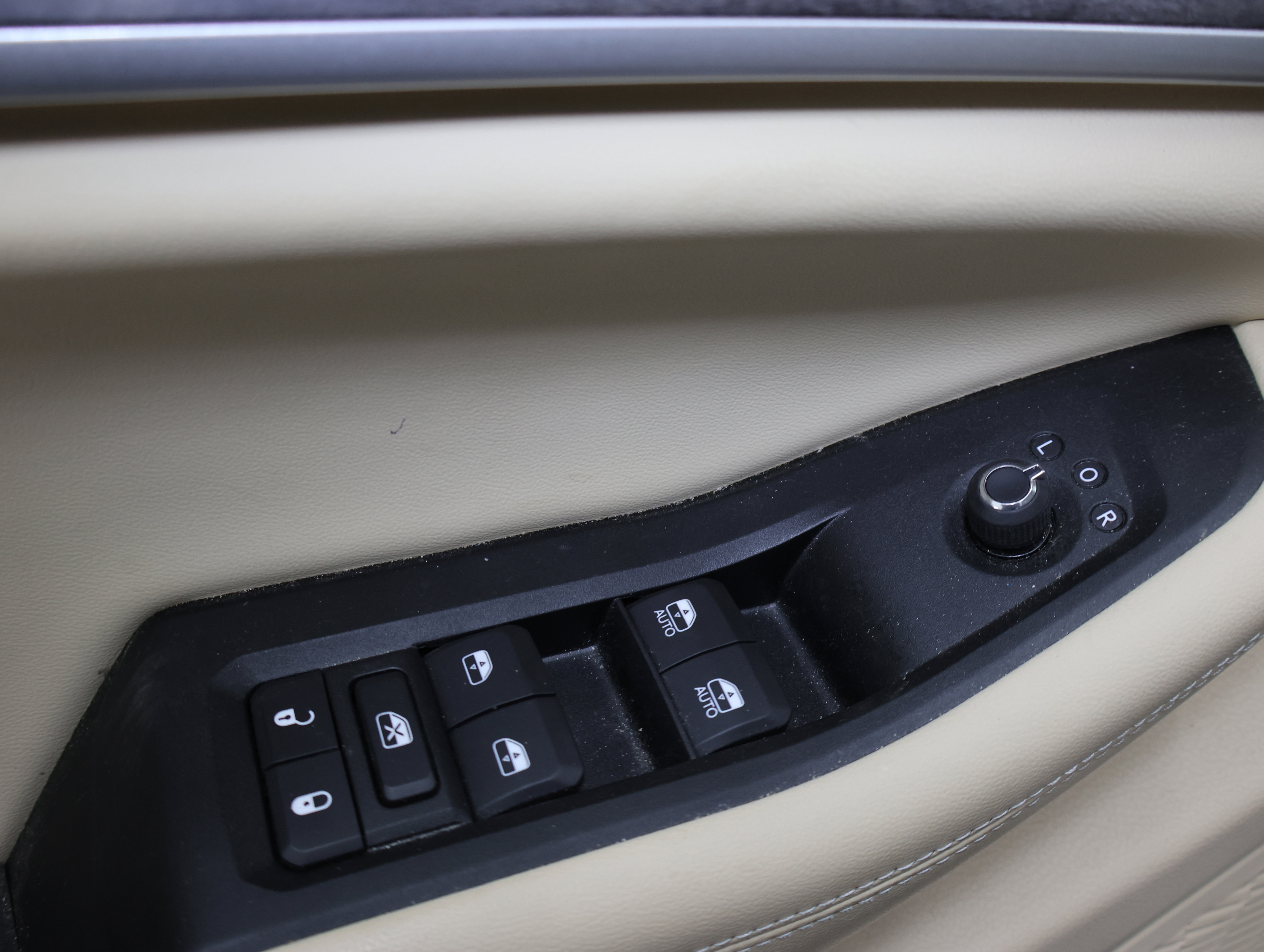 Used 2023 Jeep Grand Cherokee Limited image 40