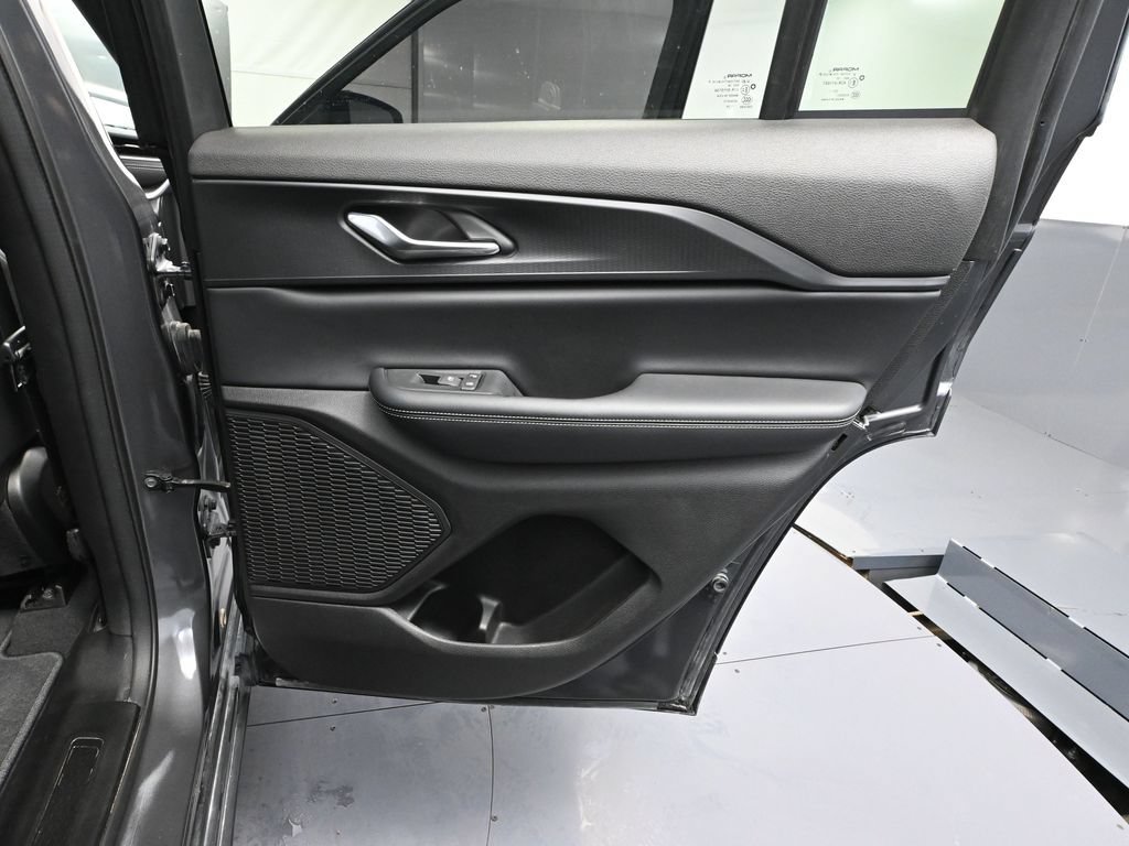 Used 2024 Jeep Grand Cherokee Altitude AWD/4WD image 34