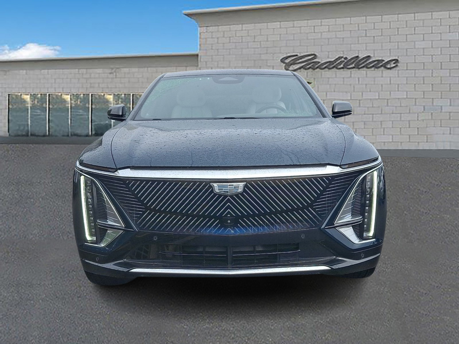 Certified 2024 Cadillac Lyriq Luxury AWD/4WD image 2