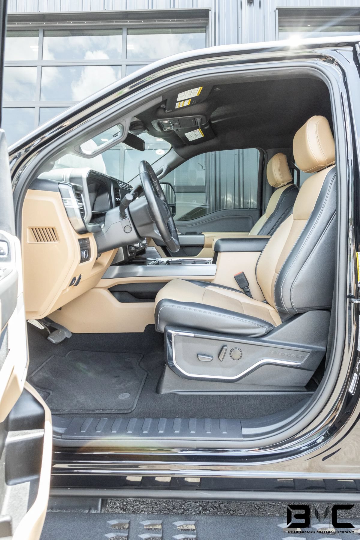 Used 2024 Ford F250 Lariat w/ Tremor Off-Road Package AWD/4WD image 17