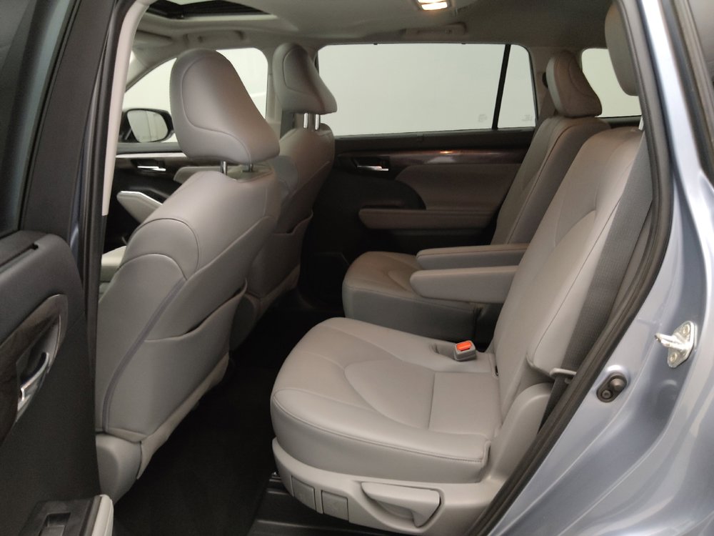 Used 2020 Toyota Highlander Limited image 18