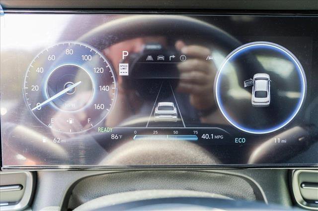 New 2025 Hyundai Elantra Limited image 15