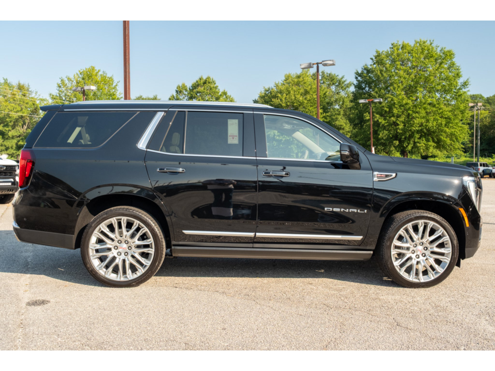 New 2026 GMC Yukon Denali w/ Sun & Power Step Package AWD/4WD image 9