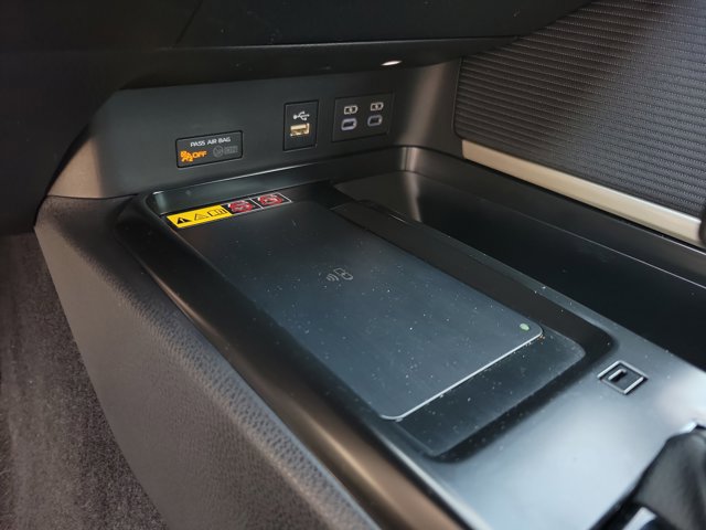 Used 2025 Toyota Camry SE image 10