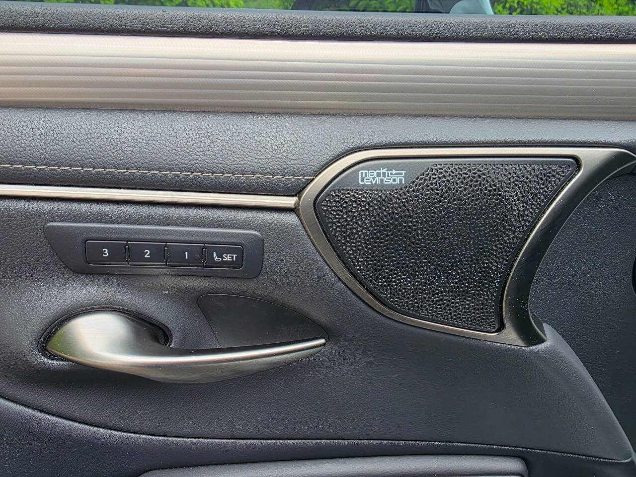 Used 2019 Lexus ES 350 F Sport w/ Accessory Package 2 FWD image 11