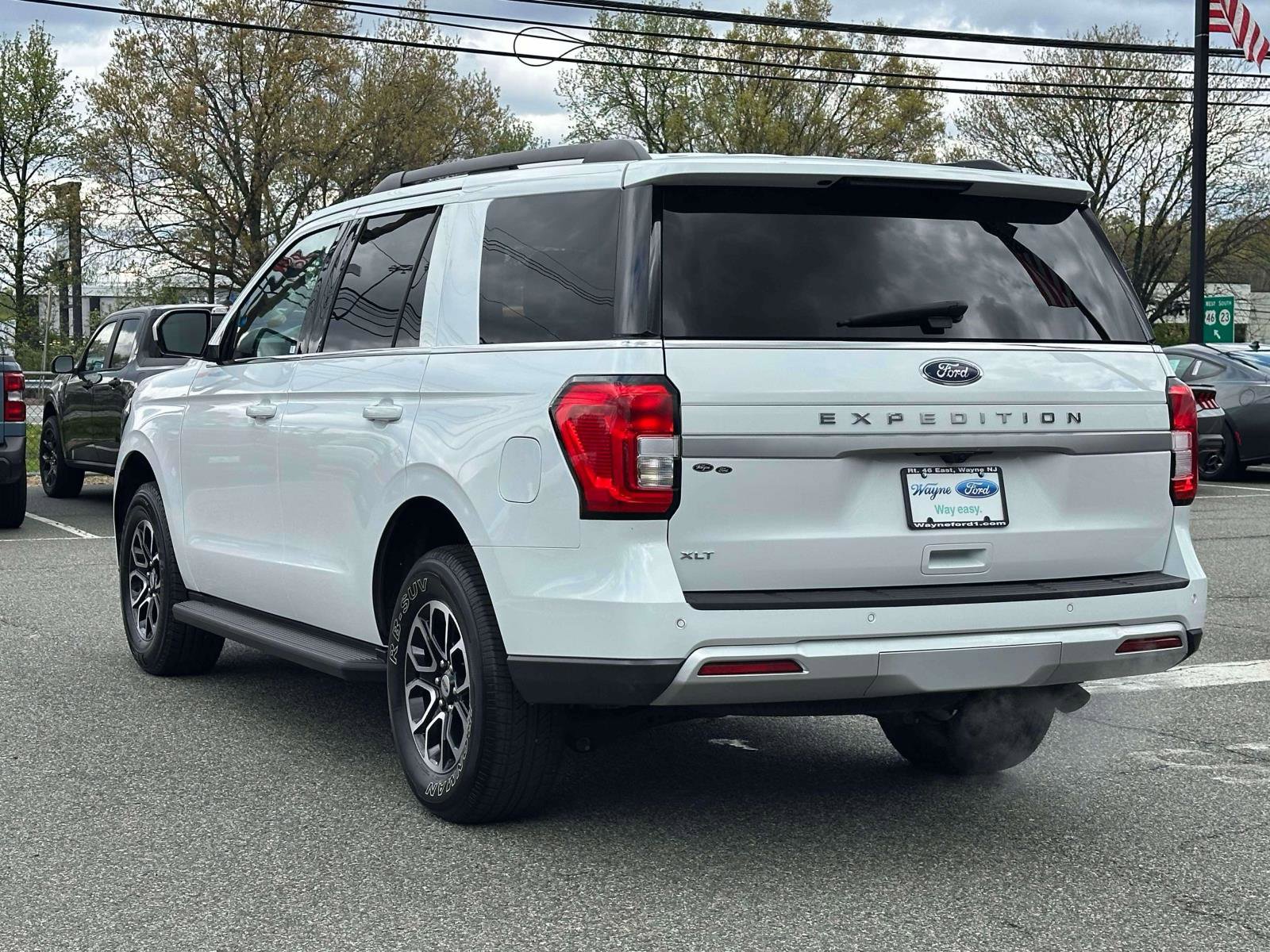 Used 2024 Ford Expedition XLT image 4