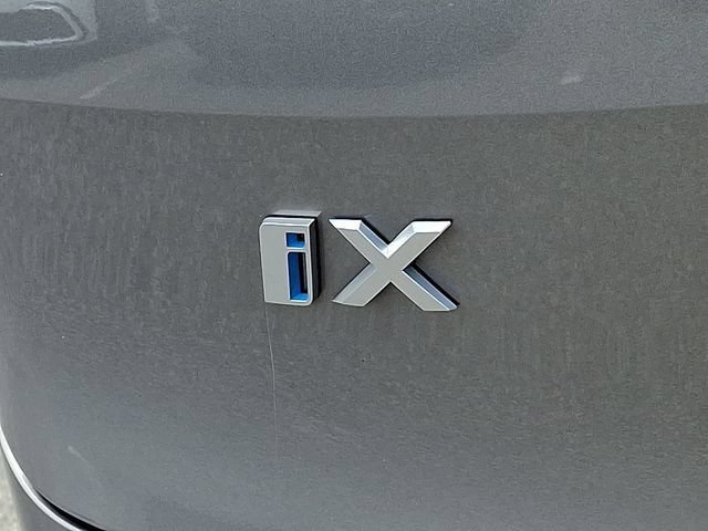Used 2023 BMW iX xDrive50 AWD/4WD image 39