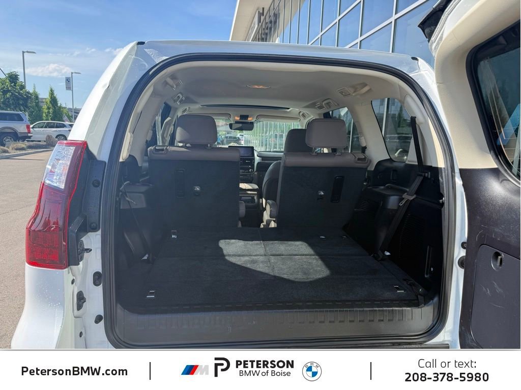Used 2022 Lexus GX 460 Premium w/ Accessory Package AWD/4WD image 9