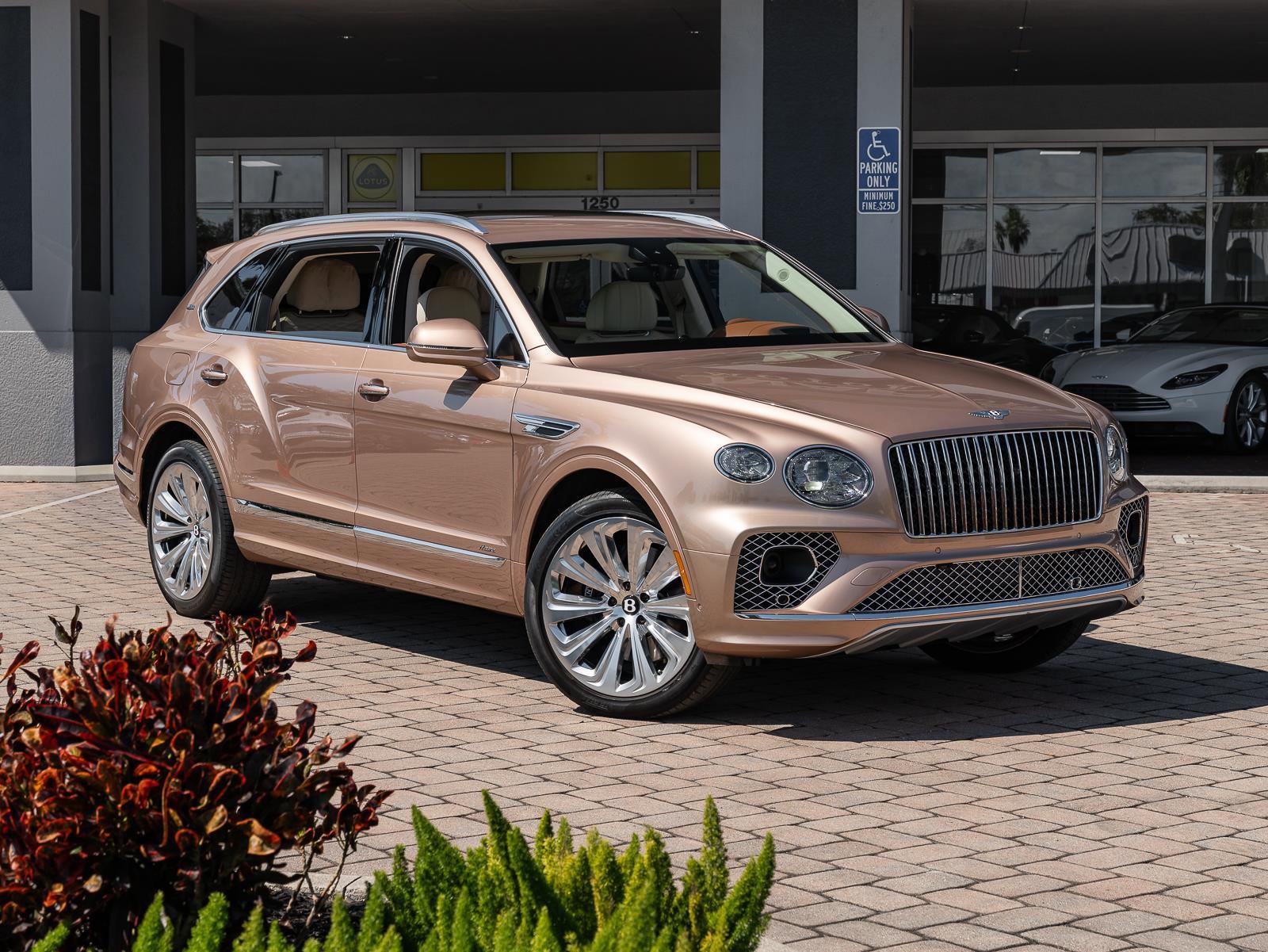 Used 2023 Bentley Bentayga Extended Wheelbase image 3