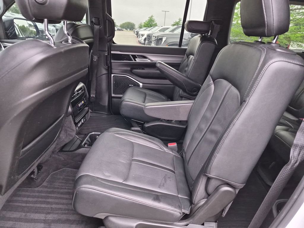 Used 2024 Jeep Wagoneer L Series II AWD/4WD image 35