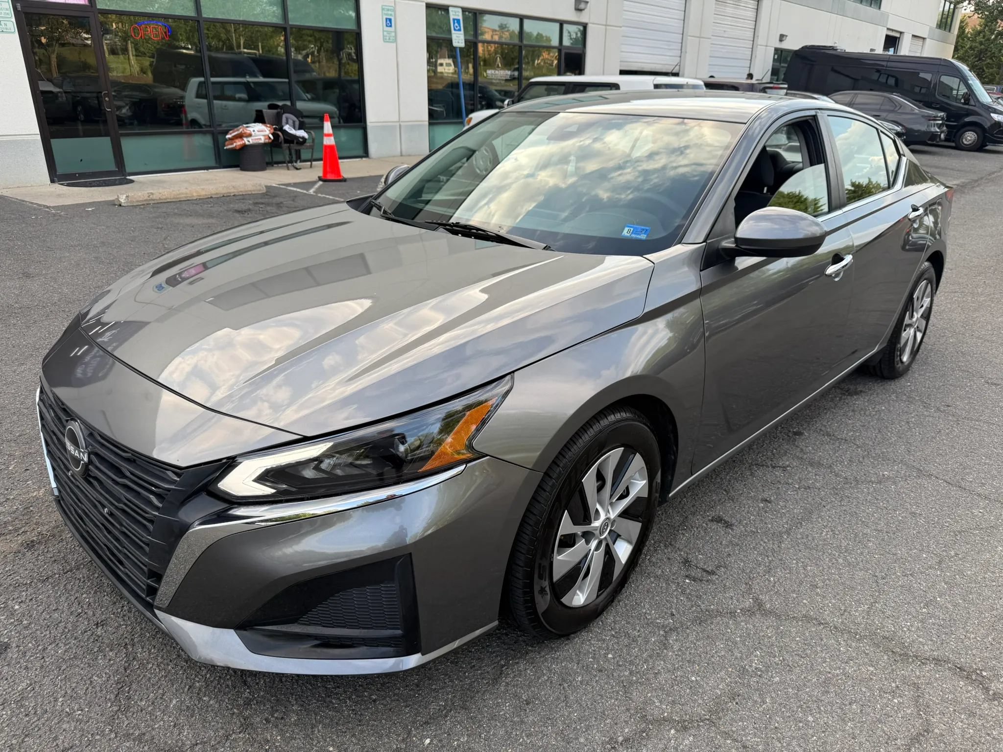 Used 2023 Nissan Altima 2.5 S FWD image 11