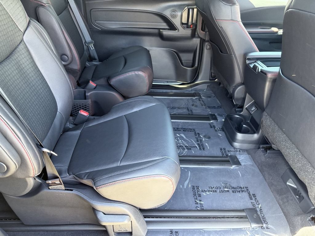 Certified 2026 Toyota Sienna XSE FWD image 19