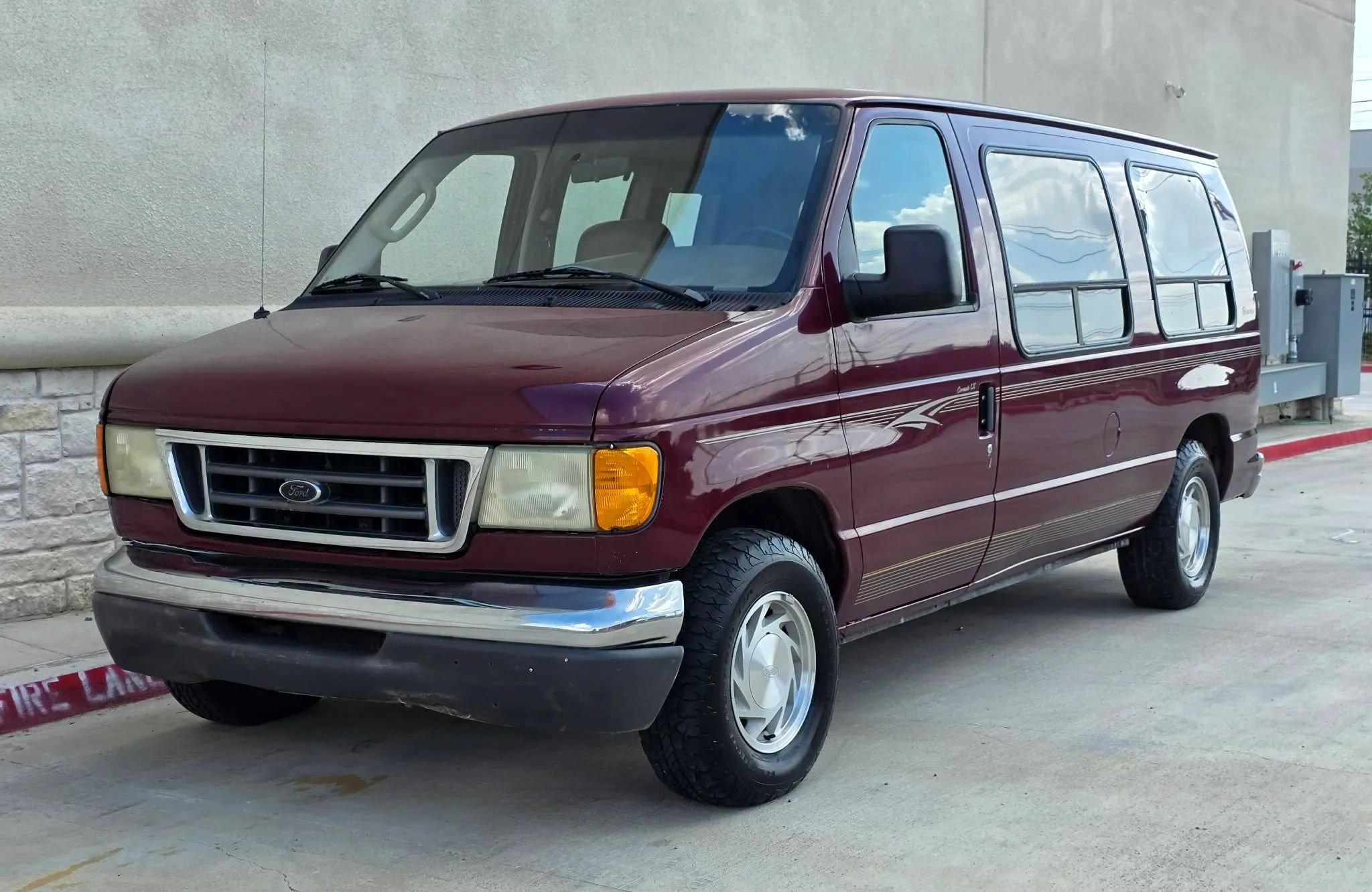 Used 2003 Ford E-150 and Econoline 150 RWD image 7