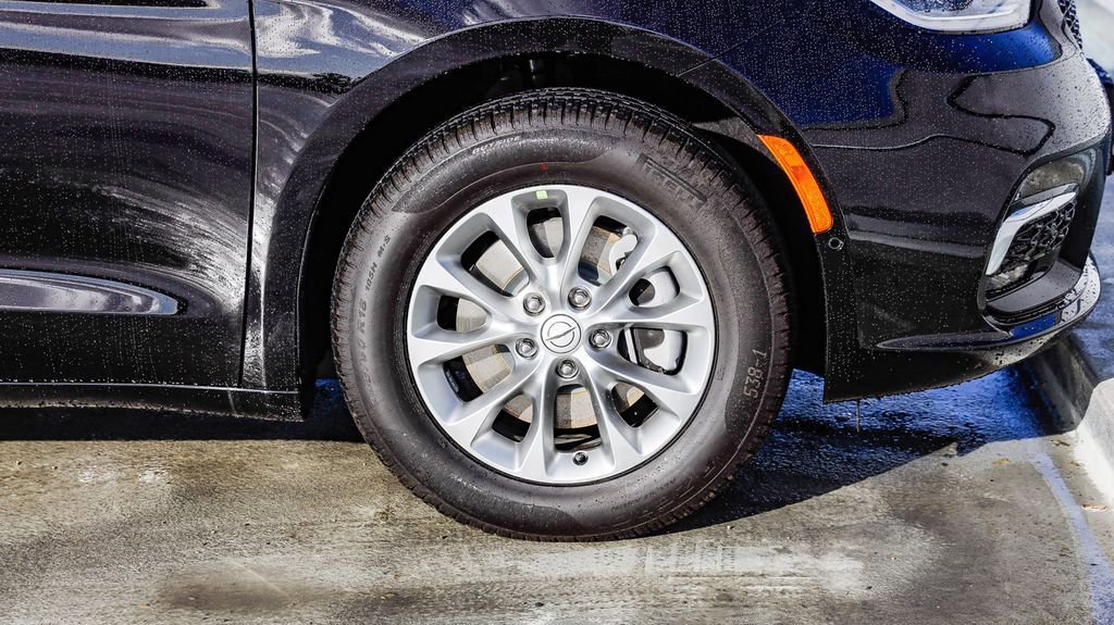 New 2026 Chrysler Pacifica Select image 11