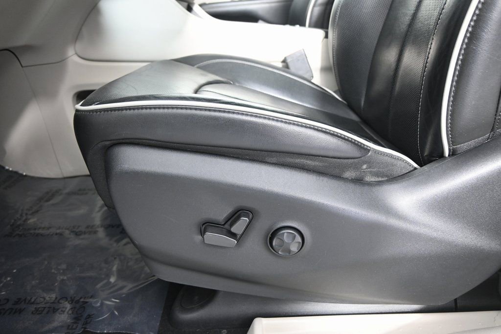 Used 2022 Chrysler Pacifica Limited image 23