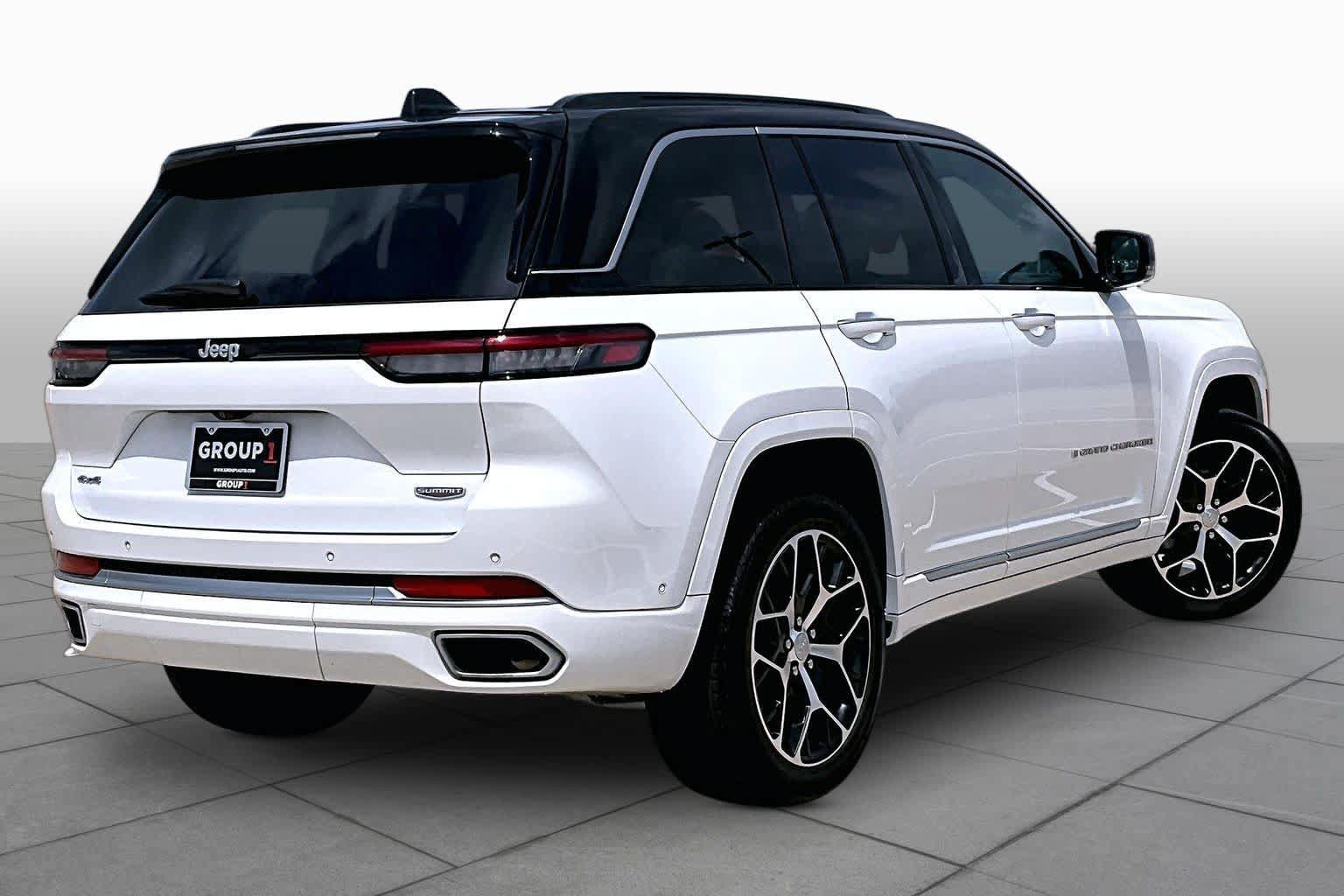 Used 2025 Jeep Grand Cherokee Summit AWD/4WD image 13