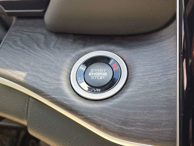 New 2025 Jeep Grand Cherokee Limited w/ Luxury Tech Group II image 32