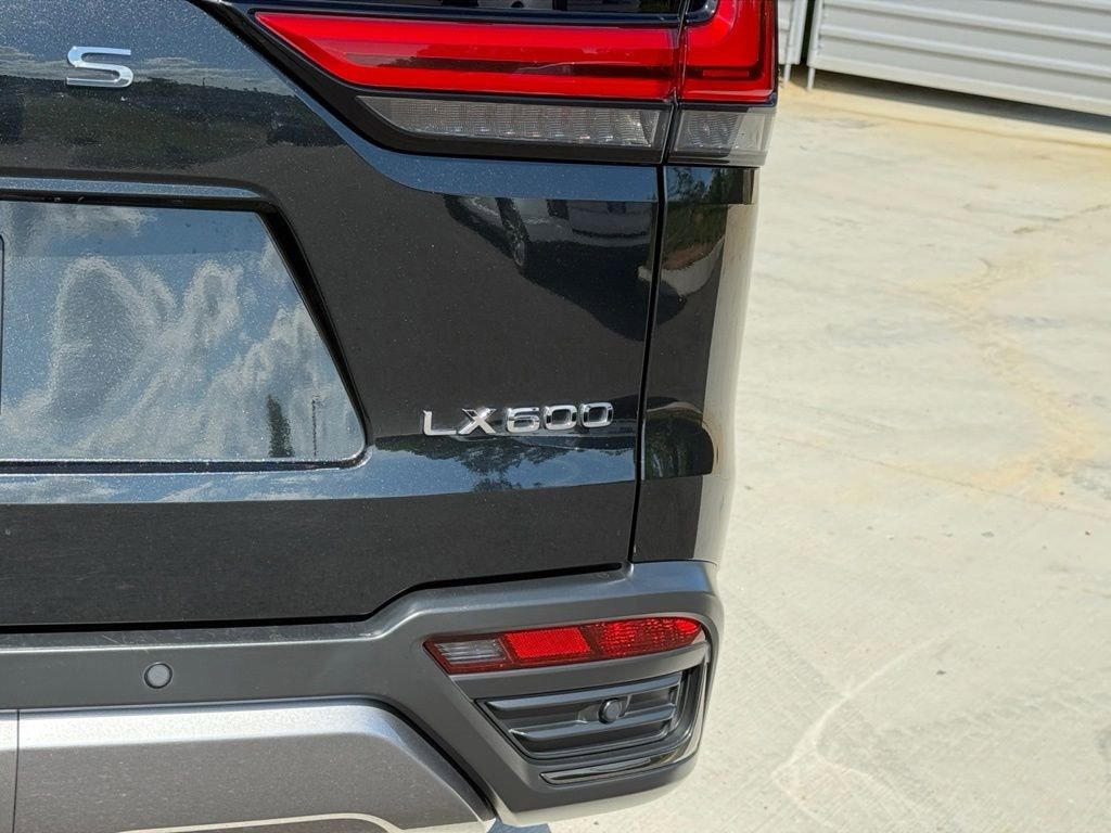 Used 2024 Lexus LX 600 4WD w/ Luxury Package image 36