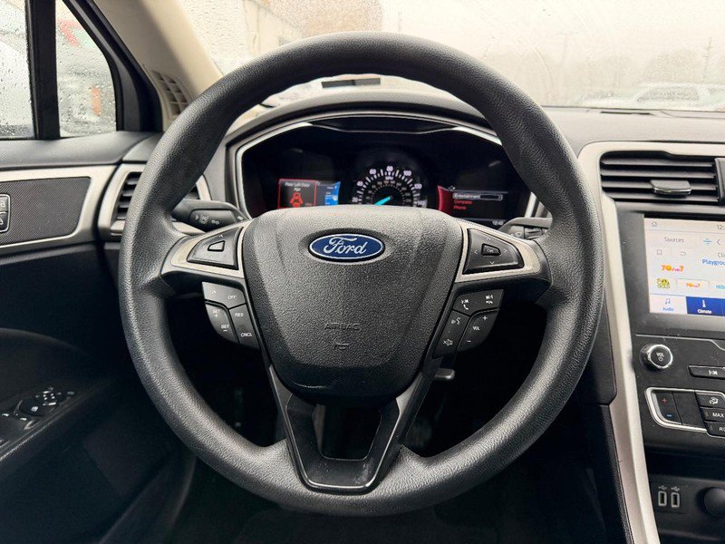 Used 2020 Ford Fusion SE image 11