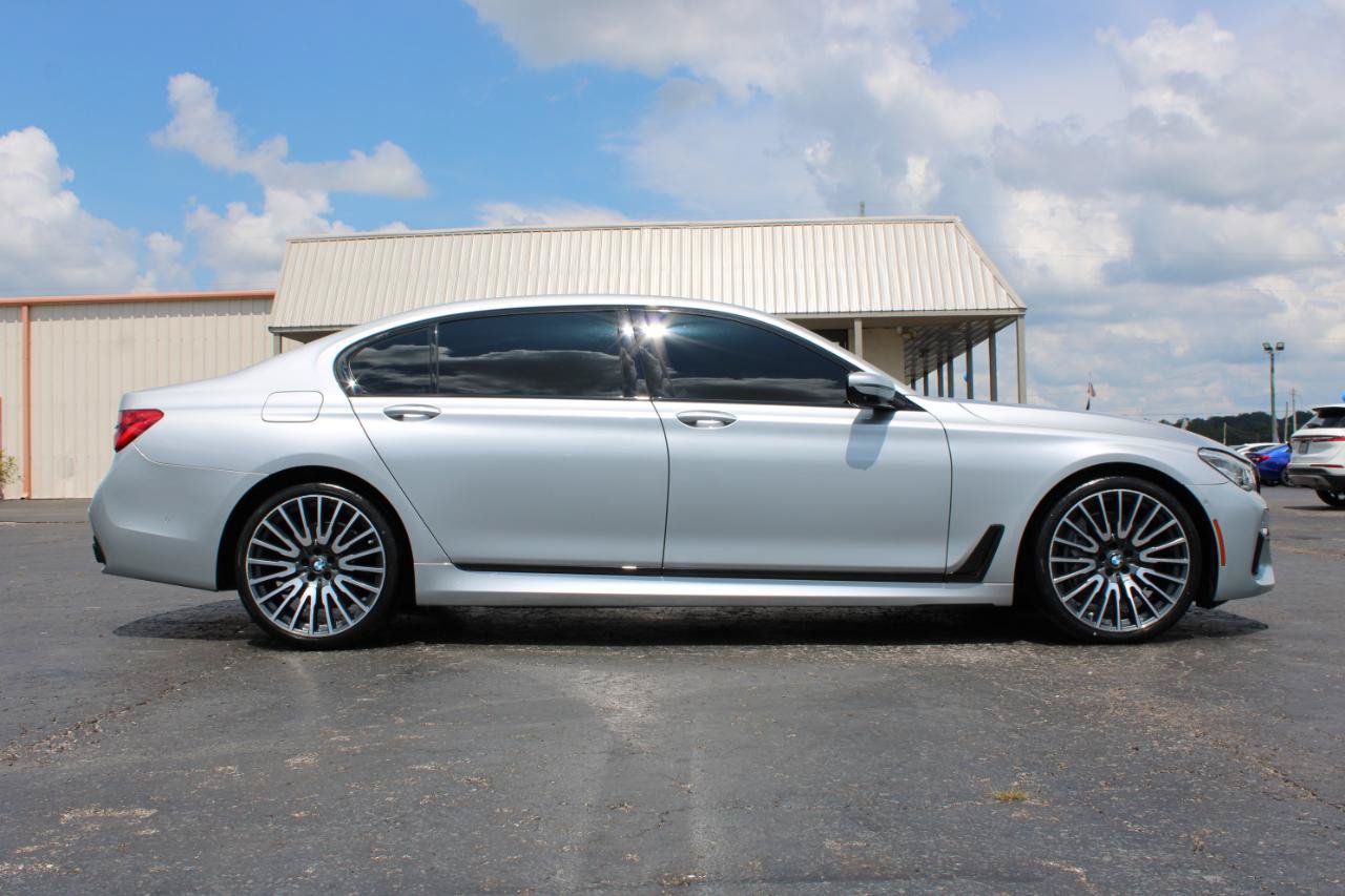 Used 2017 BMW 750i RWD image 3