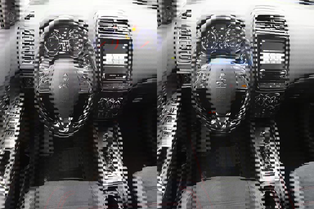 Used 2025 Mitsubishi Outlander Sport AWD image 13