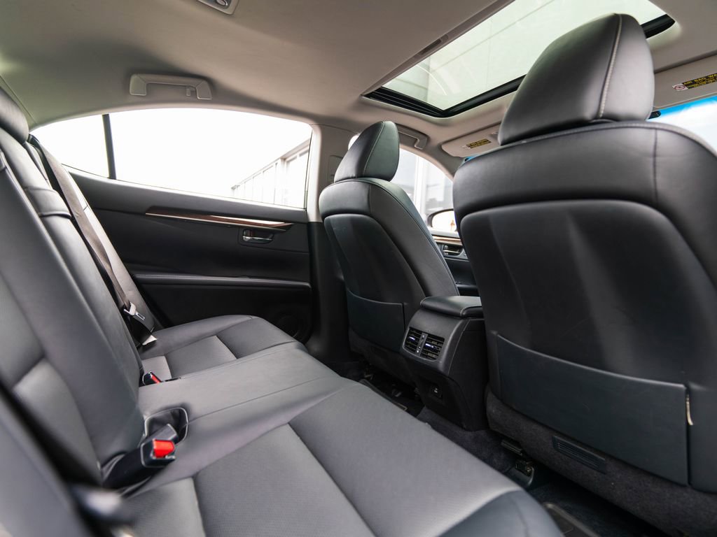 Used 2015 Lexus ES 350 w/ Premium Package FWD image 32
