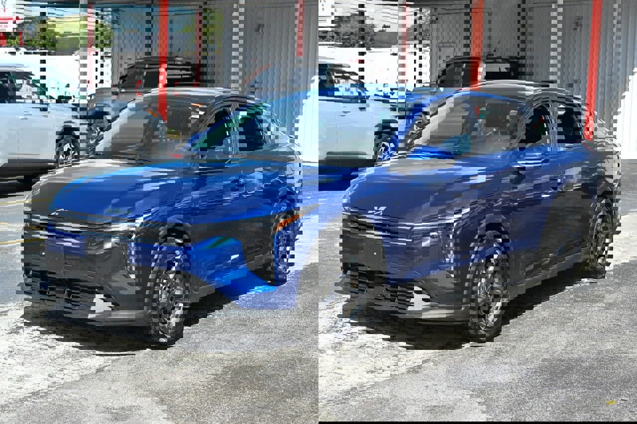 Used 2025 Kia K4 LXS image 2